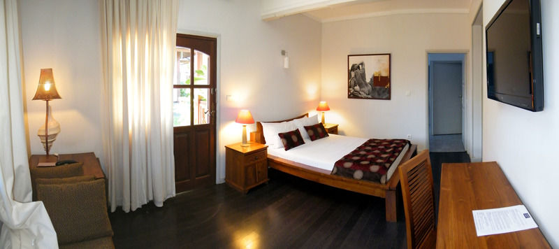 Le Domaine Des Pierres Hotel แซ็ง-ปีแยร์ ภายนอก รูปภาพ