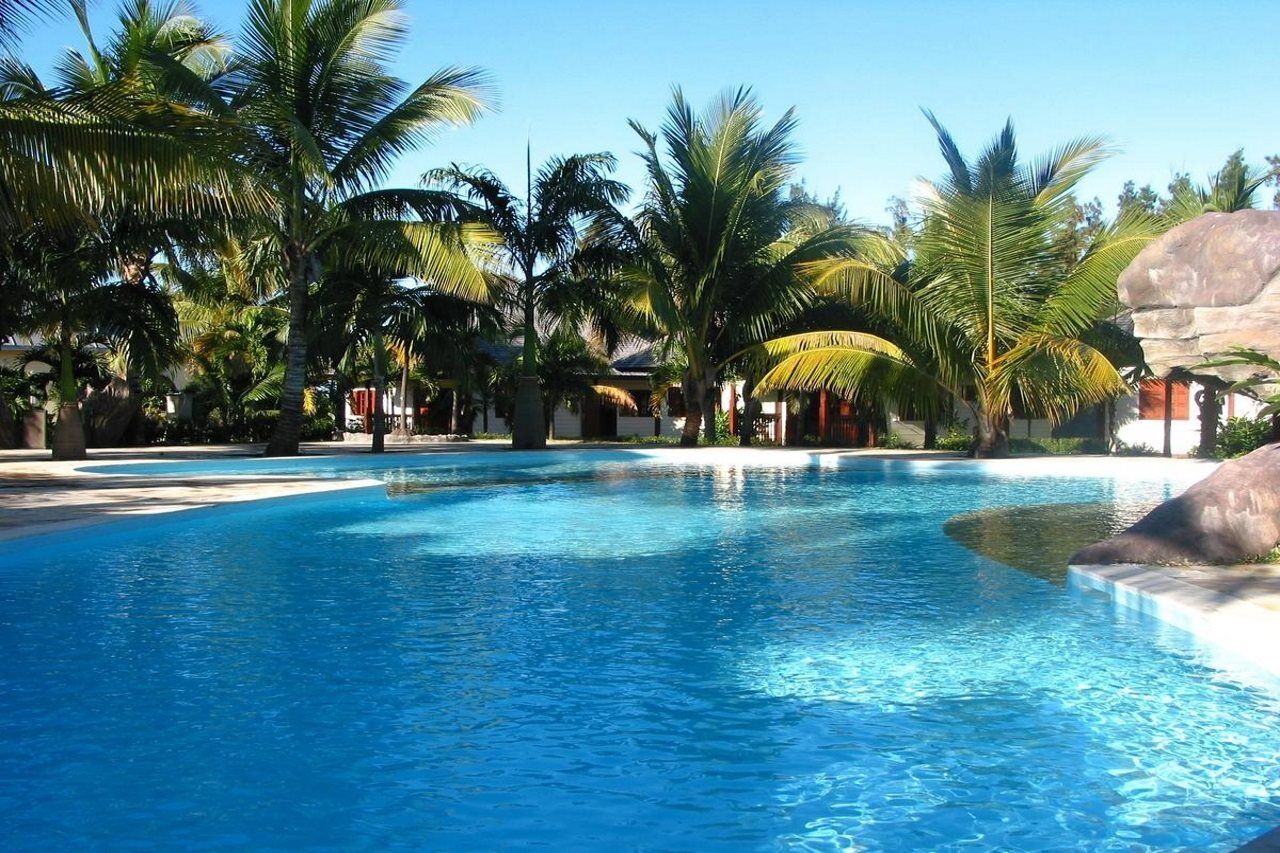 Le Domaine Des Pierres Hotel แซ็ง-ปีแยร์ ภายนอก รูปภาพ
