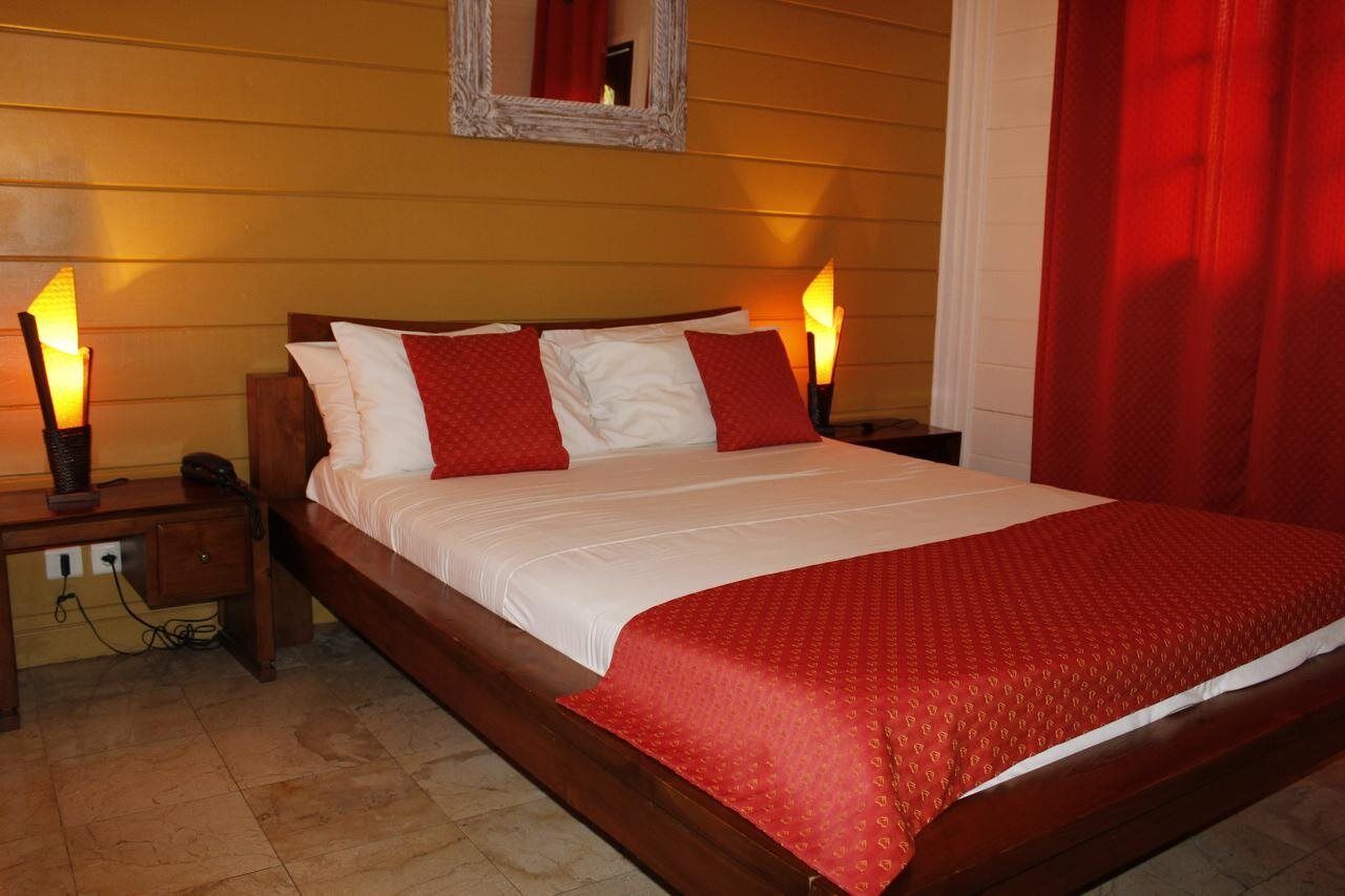 Le Domaine Des Pierres Hotel แซ็ง-ปีแยร์ ภายนอก รูปภาพ